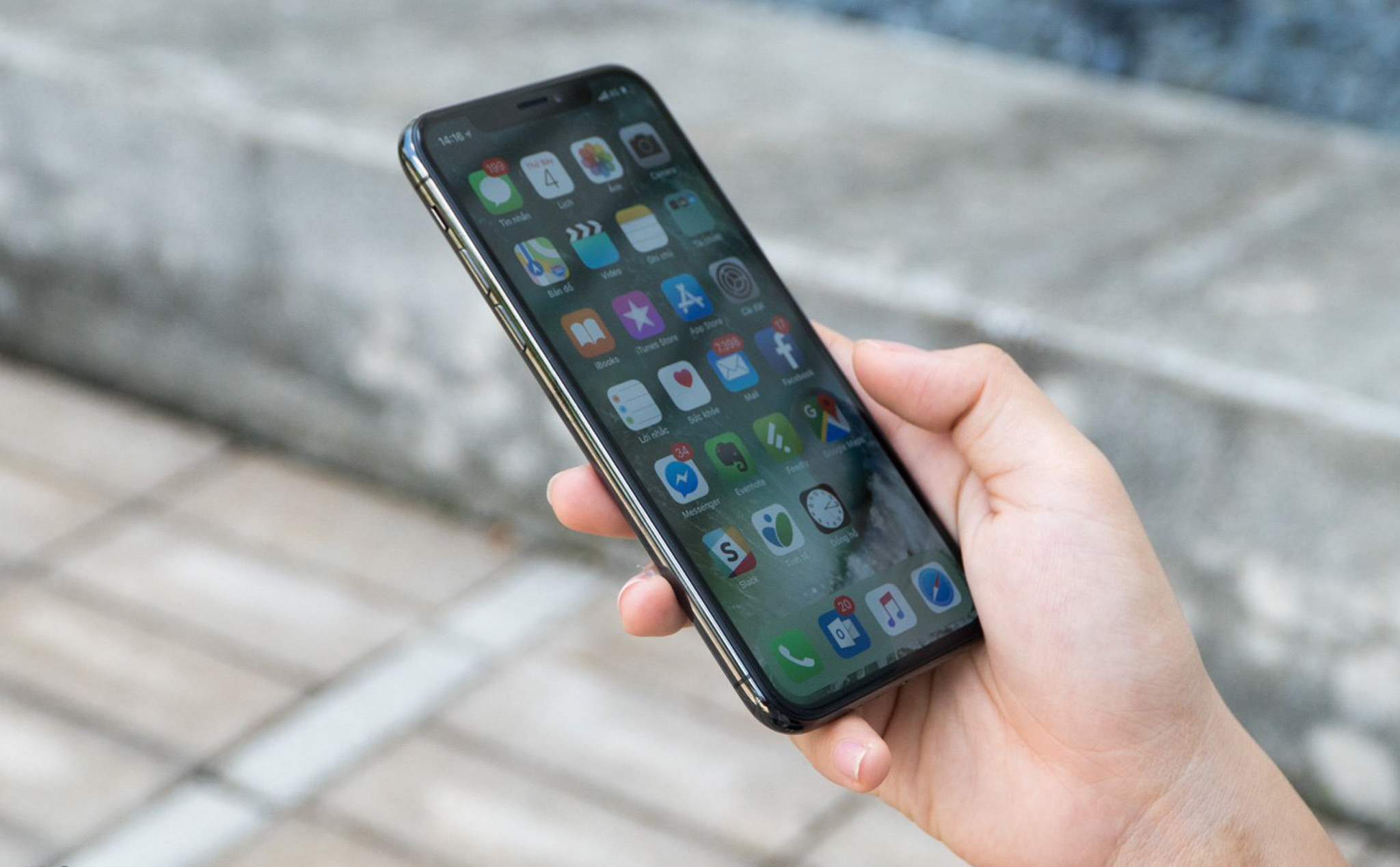 Айфон 7+ 2023. Стоит ли покупать 10 айфон в 2023. Айфон x вживую. Iphone 10 x. Стоит ли покупать 10 айфон в 2023.