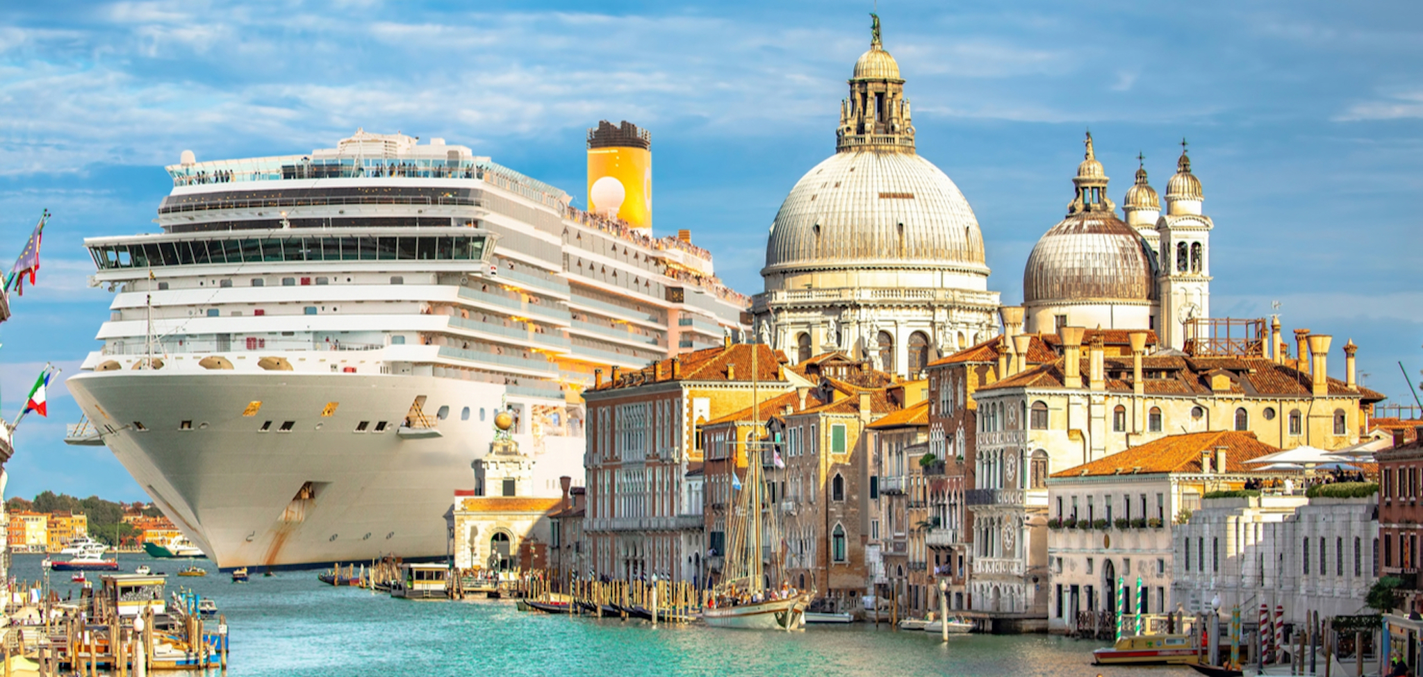 Морской круиз по средиземному морю. Лайнер магнифика в венеции. Круизный лайнер инкрузес. Круиз по западному средиземноморью. Лайнер по средиземному морю.